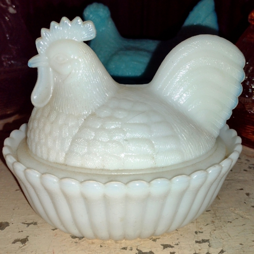 Milk glass rooster on nest candy dish